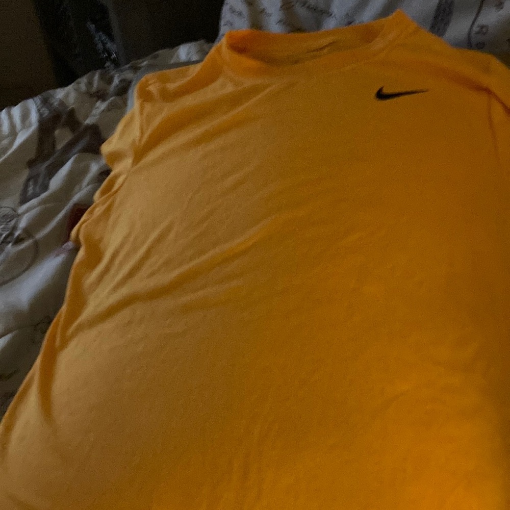 Nike T gold size L dry fit